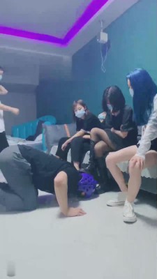 【精神小妹】多位素人tj群调群虐 bf17522