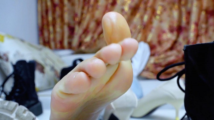 【校园女流氓】安诺羞辱贱狗清理臭鞋pov