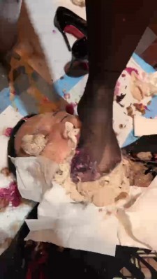 【莉莉丝】重口-踩踏食物呕吐物喂食【双视角版】 bf22315