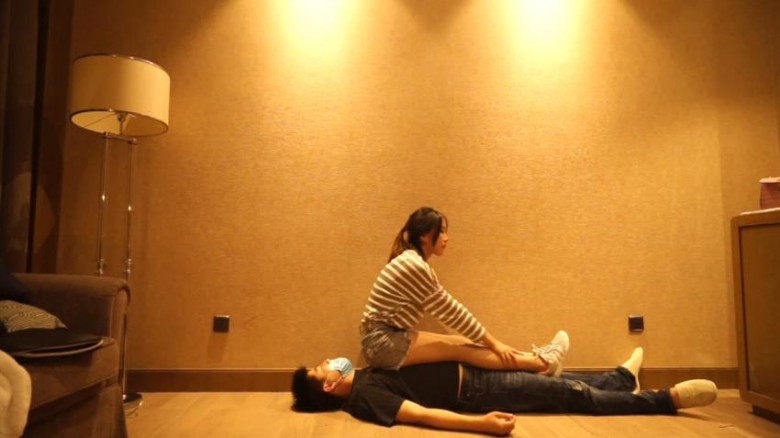 希雨归来暴力踢裆踩踏踹腹