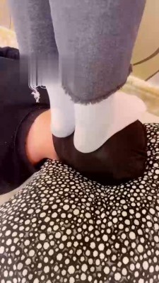 【冷鸢大大】长靴白袜全体重踩踏 bf22176