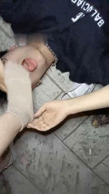 【上海户外go】户外给高颜值女菩萨舔脚 bf15350