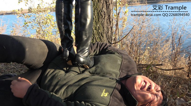 冷柔公园当众调狗