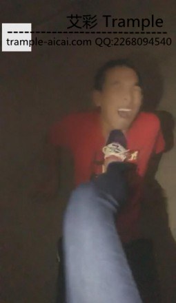 VIVI户外调教鞋奴