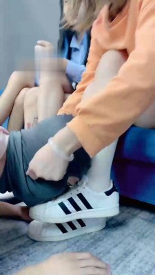 【狗哥】3学生素人原味脚辱狗 bf18863