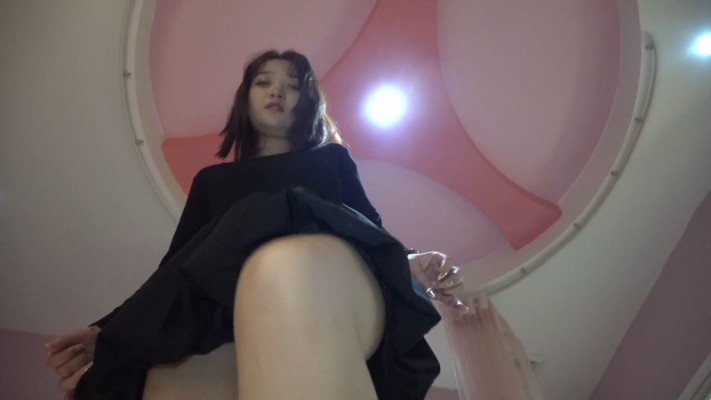 【校园女流氓】Baby POV舔脏鞋闻臭短丝