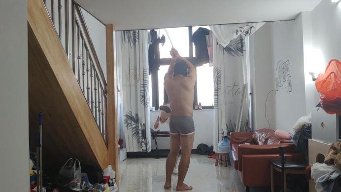 小鱼女神低帮匡威吊绑色魔前任踢爆卵蛋