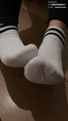 【雅泫】pov舔鞋舔脚踩脸踩裆 YC-220721-6