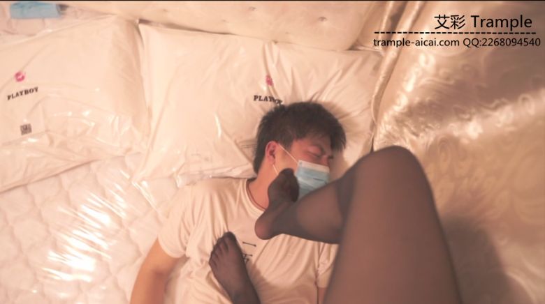 新人歆凝暴跳踩头踢裆