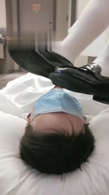 【柠檬大大】皮鞋原味白丝踩奶狗 bf17632