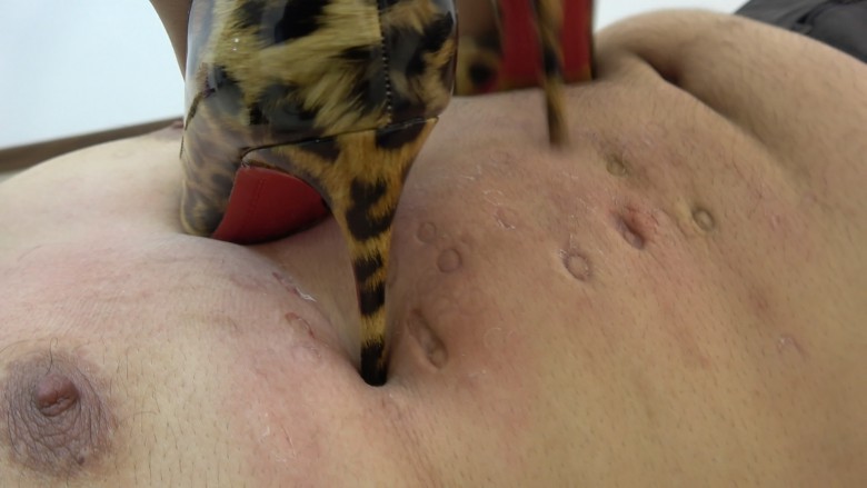 冷柔多双高跟踩踏肉饼