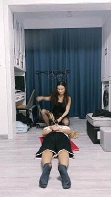 【飞扬女王】捆绑鞭打踩踏踢踹 bf18671