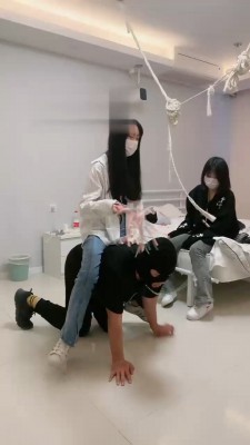 【精神小妹】诺诺带两素人妹妹小白鞋tj bf18084