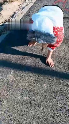 【十三妹】户外大坝旁溜母狗 bf21556