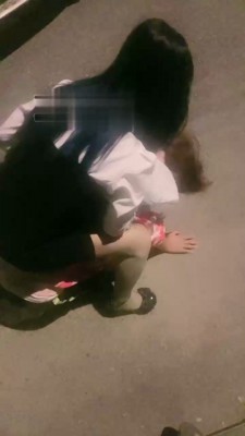 【洪兴十三妹】女奴-户外抓住跟踪狂 bf18368