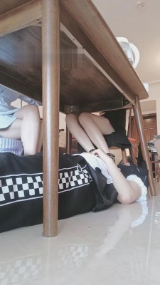 【阮芷大人】饭桌下伺候双主吃饭 bf12090