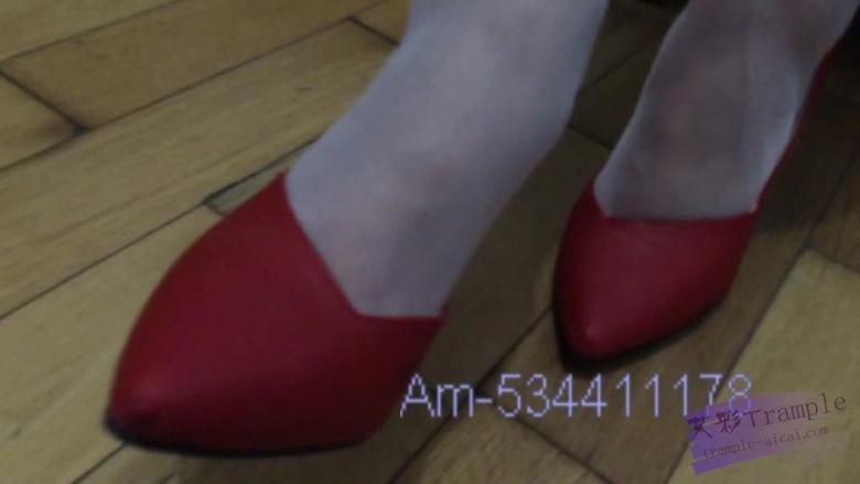 【极品典藏】这样的白丝可以玩一年么？秀足,鞋+偷拍+全身+背影